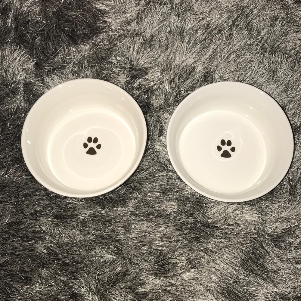 Matching food & water bowls